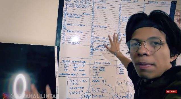 10 Potret Kamar Tidur Atta Halilintar Saat Masih Susah, Penuh Barang Dagangan!