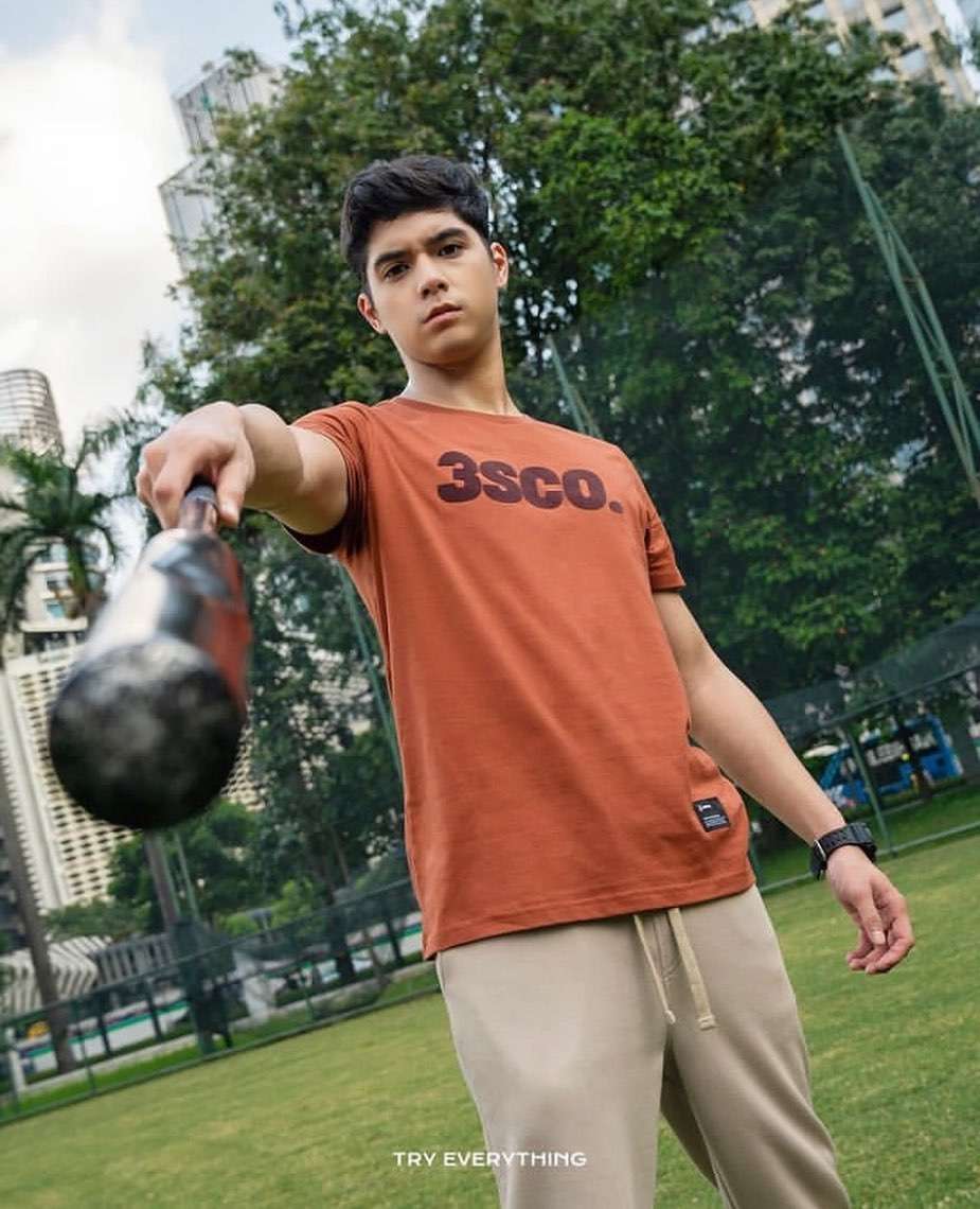 Al Ghazali Bangga E-sport Semakin Berkembang, Salah Satunya Tim RRQ Kolab Bareng Fashion Lokal