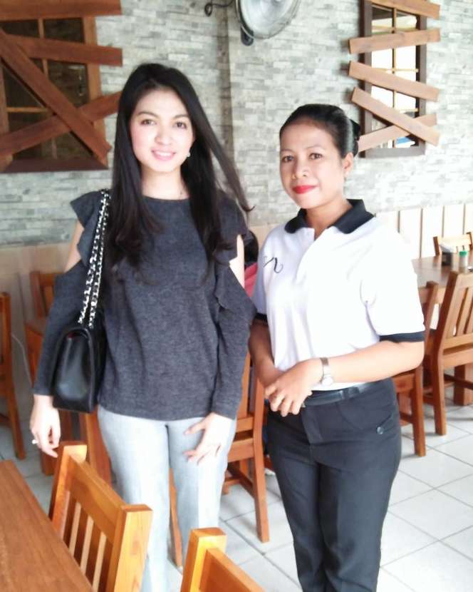 Biasa Sederhana, 10 Potret Selvi Ananda Mantu Jokowi Pakai Tas Branded Super Mahal, Saingi Syahrini?