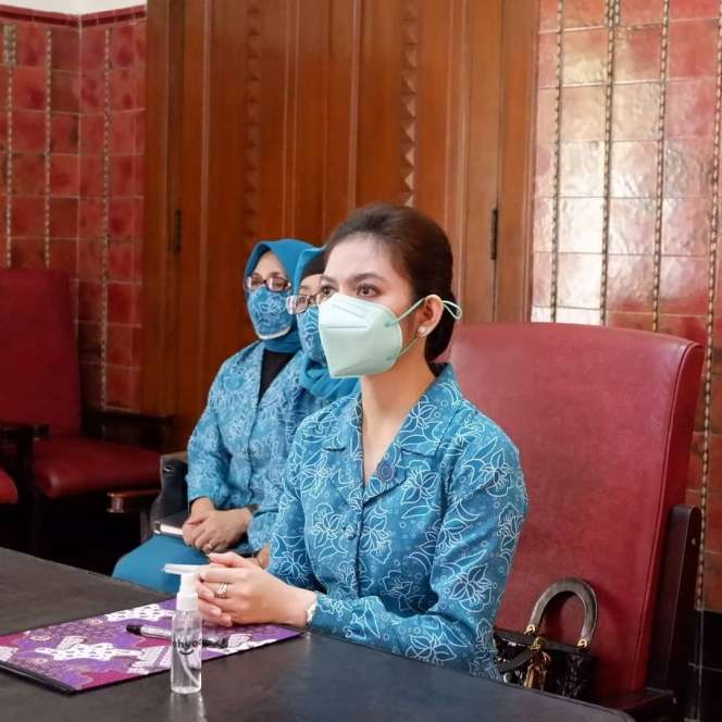 Biasa Sederhana, 10 Potret Selvi Ananda Mantu Jokowi Pakai Tas Branded Super Mahal, Saingi Syahrini?
