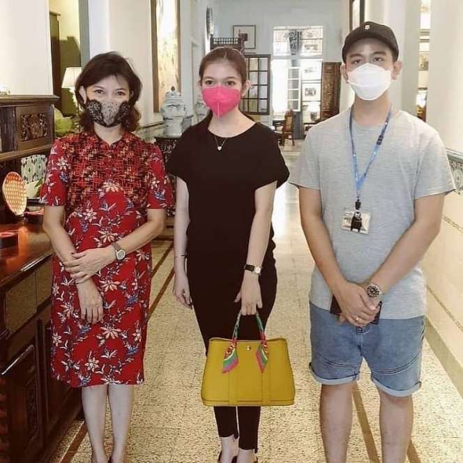 Biasa Sederhana, 10 Potret Selvi Ananda Mantu Jokowi Pakai Tas Branded Super Mahal, Saingi Syahrini?