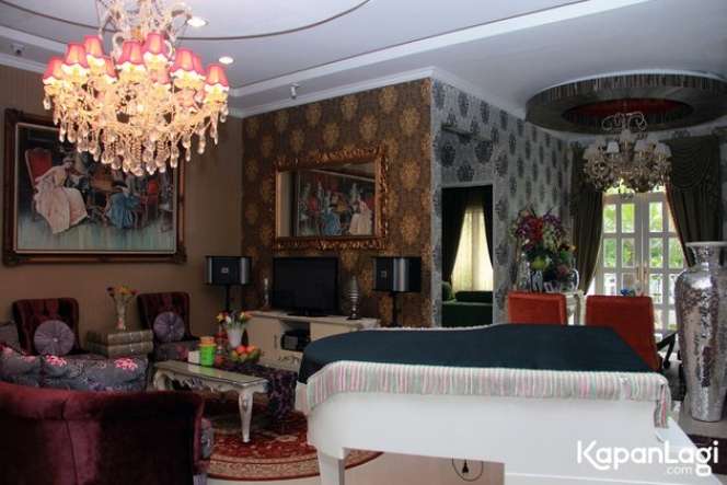 Potret Rumah Regina Mantan Istri Farhat Abbas, Ternyata Super Megah!