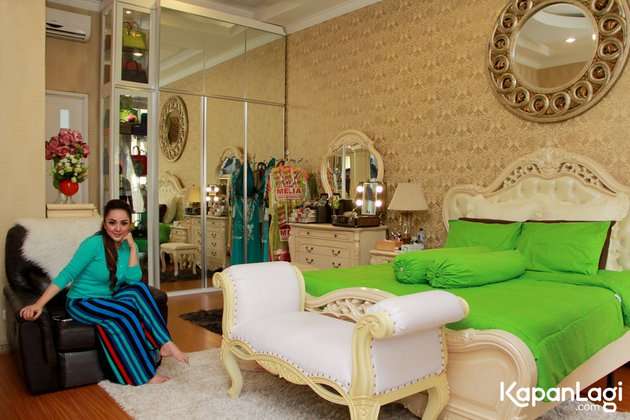 Potret Rumah Regina Mantan Istri Farhat Abbas, Ternyata Super Megah!