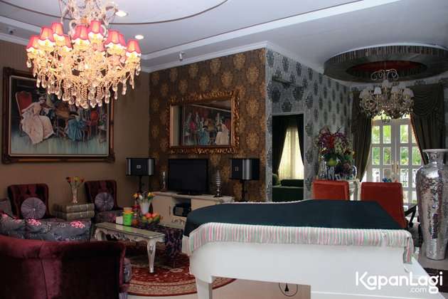 Potret Rumah Regina Mantan Istri Farhat Abbas, Ternyata Super Megah!