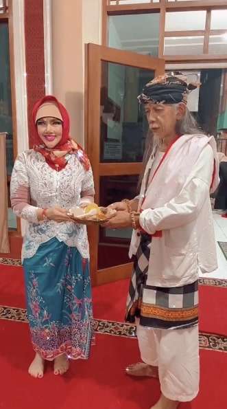 Gaya Hijab Barbie Kumalasari Bikin Netizen Geregetan