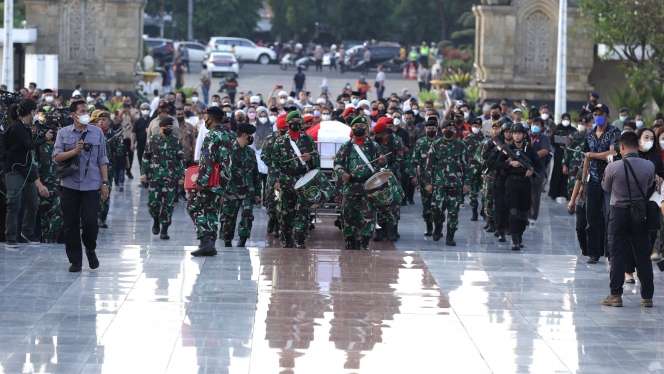 FOTO: Suasana Haru Iringi Pemakaman Menpan RB Tjahjo Kumolo
