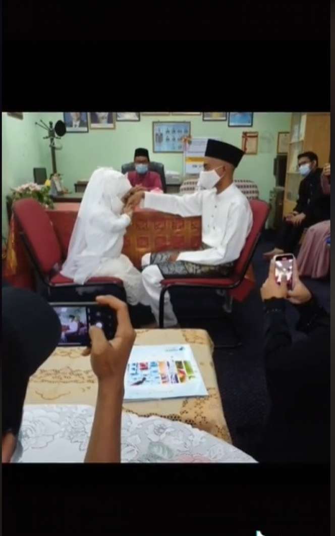Potret Pernikahan Viral Wanita Bertubuh Kecil, Kisah Cinta Tak Pandang Fisik!