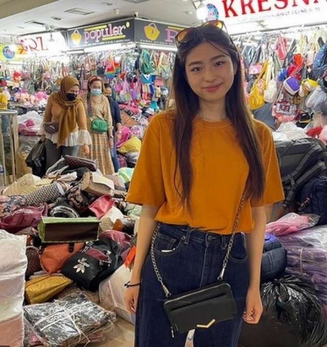 8 Potret Gadis Jepang Rela ke Indonesia Buat Ketemu Pacar Asal Riau, Paras Cantiknya Bikin  Melongo!