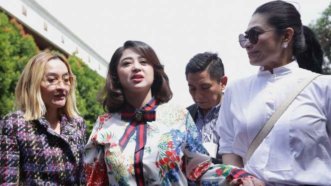 Sidang Mediasi Gagal, Angga Wijaya Kekeh Ceraikan Dewi Perrsik, Saipul Jamil Ikutan Datang