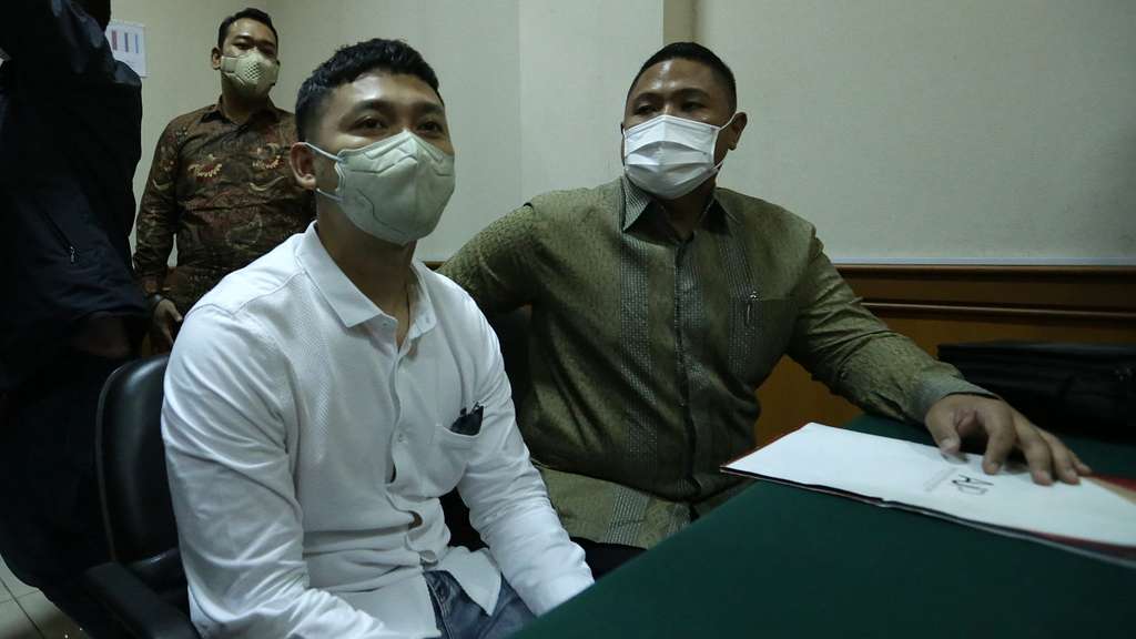 Sidang Mediasi Gagal, Angga Wijaya Kekeh Ceraikan Dewi Perrsik, Saipul Jamil Ikutan Datang