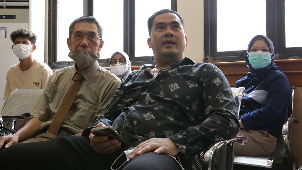Sidang Mediasi Gagal, Angga Wijaya Kekeh Ceraikan Dewi Perrsik, Saipul Jamil Ikutan Datang