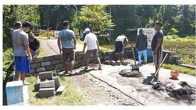 10 Potret Lucu Kuli Bangunan Saat Bikin Tembok, Hasilnya Sungguh di Luar Nalar!