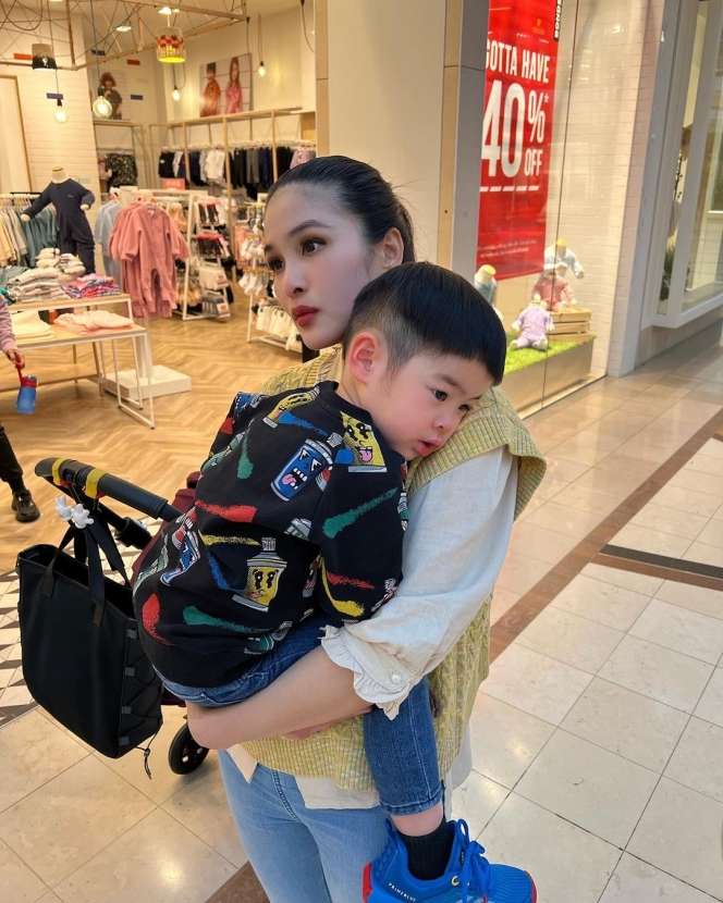 Momen Sandra Dewi Boyong Keluarga Liburan ke Australia