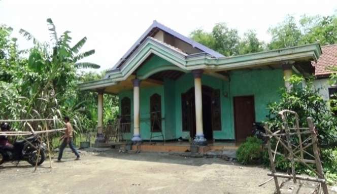 8 Potret Rumah Ponari `Si Dukun Cilik` Usai Jatuh Miskin, Dulu Istana Kini Bobrok Penuh Lubang!