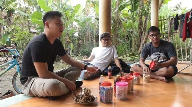 8 Potret Rumah Ponari `Si Dukun Cilik` Usai Jatuh Miskin, Dulu Istana Kini Bobrok Penuh Lubang!