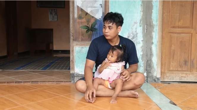 8 Potret Rumah Ponari `Si Dukun Cilik` Usai Jatuh Miskin, Dulu Istana Kini Bobrok Penuh Lubang!