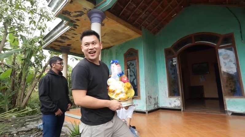 8 Potret Rumah Ponari `Si Dukun Cilik` Usai Jatuh Miskin, Dulu Istana Kini Bobrok Penuh Lubang!