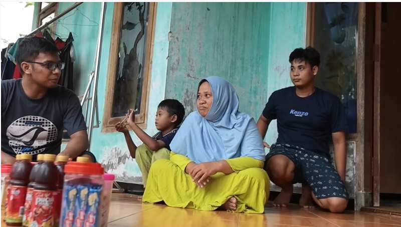 8 Potret Rumah Ponari `Si Dukun Cilik` Usai Jatuh Miskin, Dulu Istana Kini Bobrok Penuh Lubang!