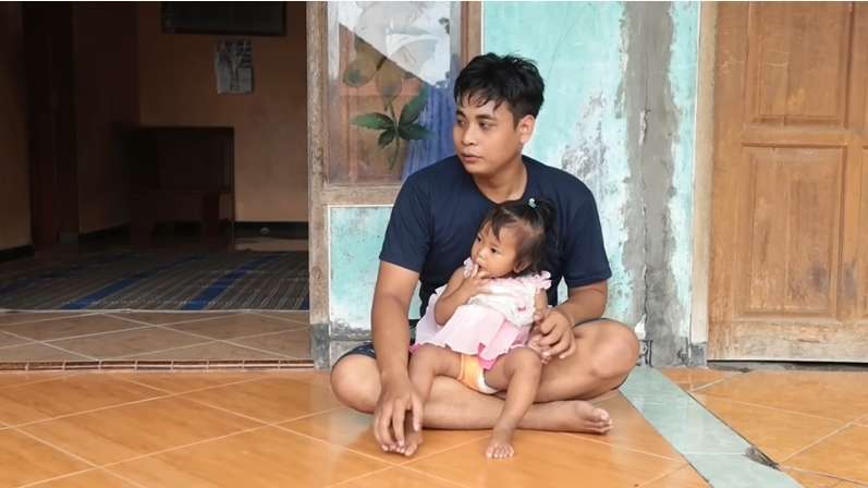 8 Potret Rumah Ponari `Si Dukun Cilik` Usai Jatuh Miskin, Dulu Istana Kini Bobrok Penuh Lubang!