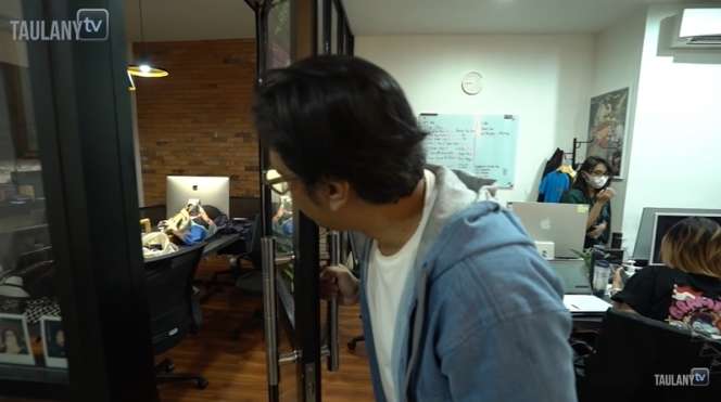 8 Potret Unik Kantor Desta dan Vincent, Penuh Puzzle Warna-Warni, Keren Banget!