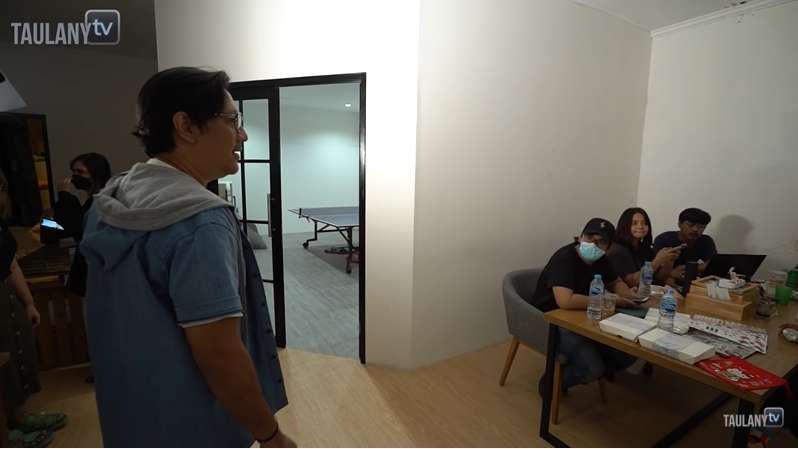 8 Potret Unik Kantor Desta dan Vincent, Penuh Puzzle Warna-Warni, Keren Banget!