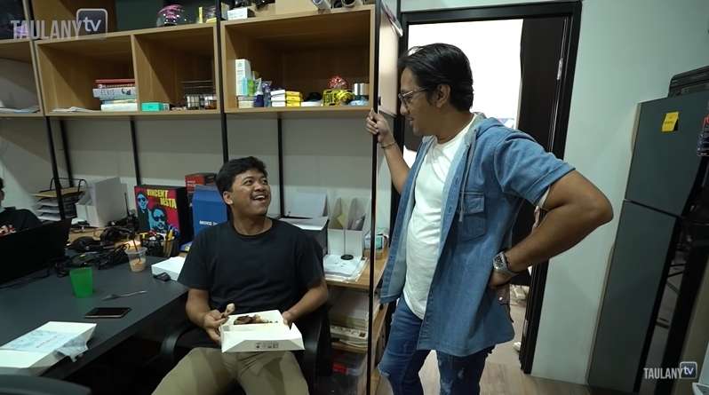 8 Potret Unik Kantor Desta dan Vincent, Penuh Puzzle Warna-Warni, Keren Banget!