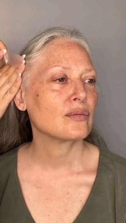 Potret Transformasi Makeup Nenek Ini Bikin Tercengang, Ternyata Cuma Pakai Selotip!