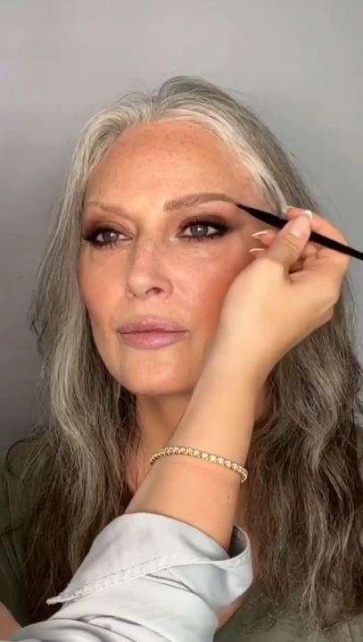 Potret Transformasi Makeup Nenek Ini Bikin Tercengang, Ternyata Cuma Pakai Selotip!