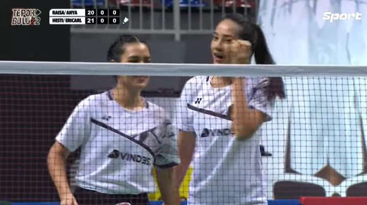 Potret Adu Gaya Raisa-Anya Geraldine VS Hesti-Erika Carlina di Pertandingan Tepok Bulu
