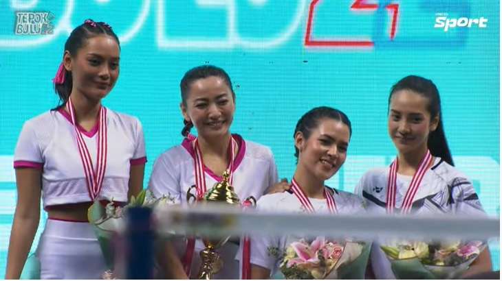 Potret Adu Gaya Raisa-Anya Geraldine VS Hesti-Erika Carlina di Pertandingan Tepok Bulu
