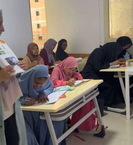 Potret Maryam Nusaibah, Anak Oki Setiana Dewi Sekolah di Mesir, Jadi Murid Paling Muda di Antara Teman Sekelasnya