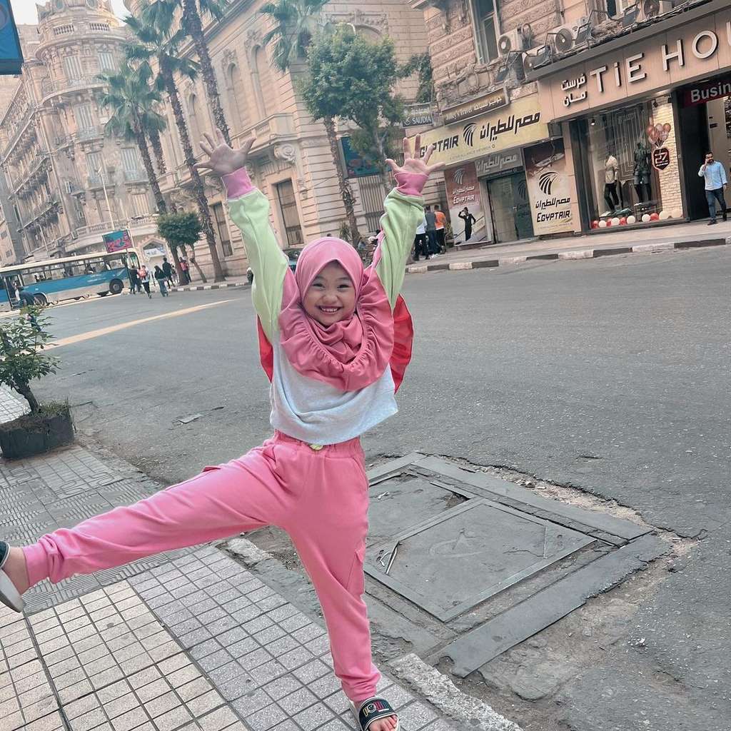 Potret Maryam Nusaibah, Anak Oki Setiana Dewi Sekolah di Mesir, Jadi Murid Paling Muda di Antara Teman Sekelasnya