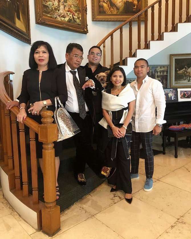 10 Potret Rumah Hotman Paris Dulu VS Kini, Bak Langit & Bumi, Masa Kecilnya Memprihatinkan!