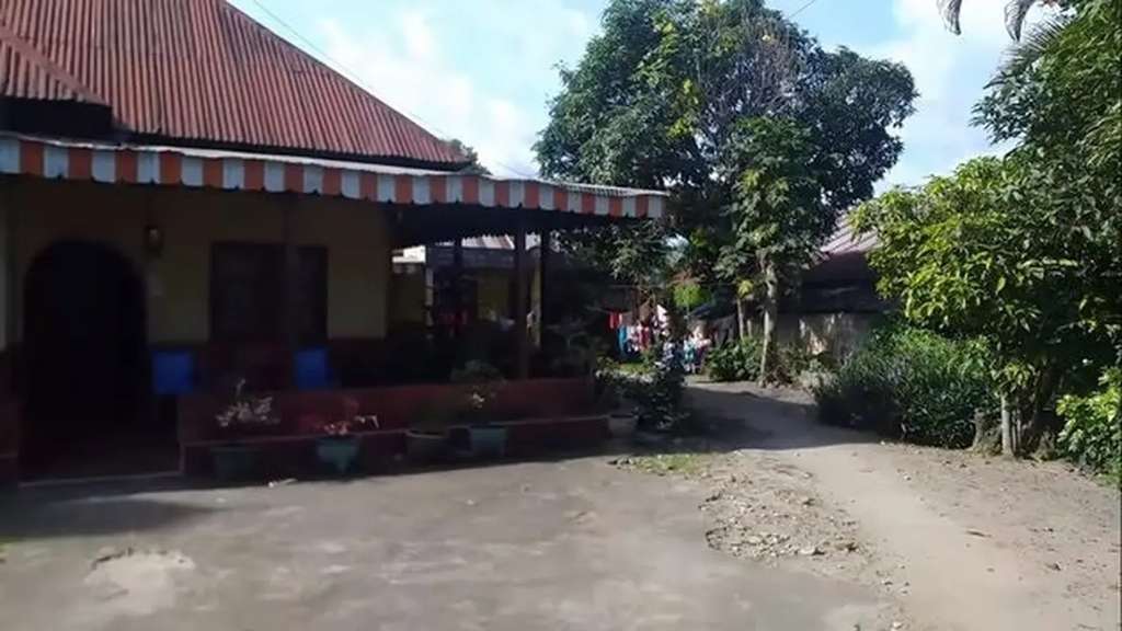 10 Potret Rumah Hotman Paris Dulu VS Kini, Bak Langit & Bumi, Masa Kecilnya Memprihatinkan!