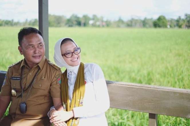 Potret Yulistra Ivo Azhari Istri Mantan Suami Ussy Sulistiawaty, Paras Cantiknya Bikin Takjub!