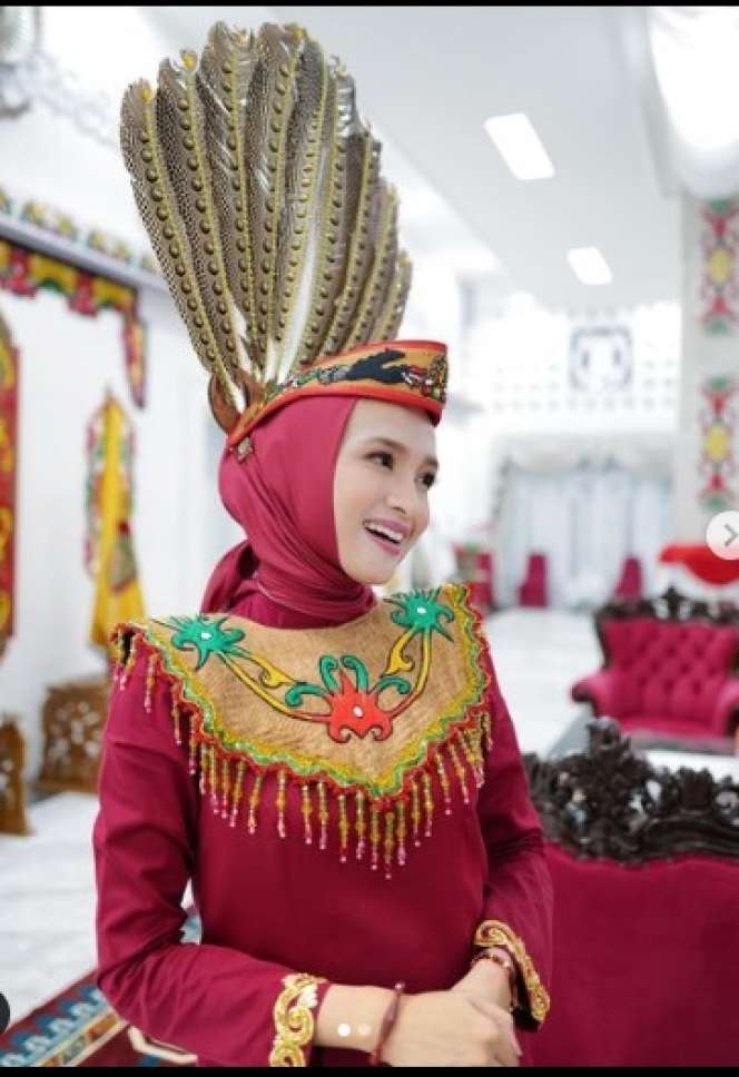 Potret Yulistra Ivo Azhari Istri Mantan Suami Ussy Sulistiawaty, Paras Cantiknya Bikin Takjub!