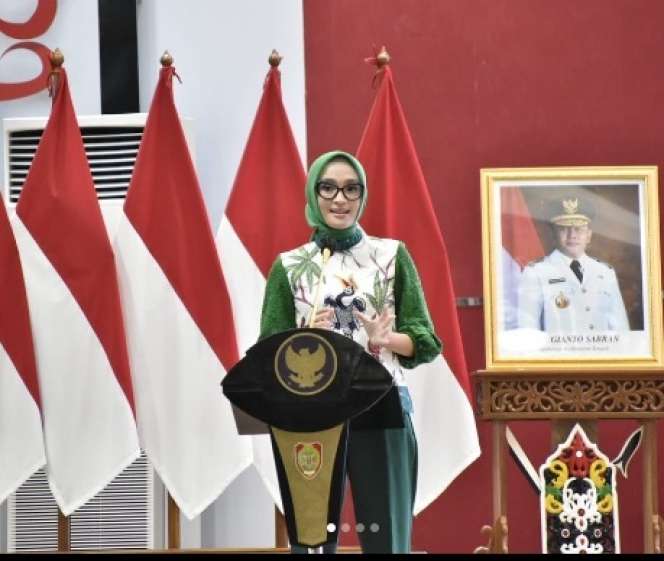 Potret Yulistra Ivo Azhari Istri Mantan Suami Ussy Sulistiawaty, Paras Cantiknya Bikin Takjub!