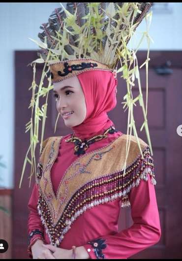 Potret Yulistra Ivo Azhari Istri Mantan Suami Ussy Sulistiawaty, Paras Cantiknya Bikin Takjub!