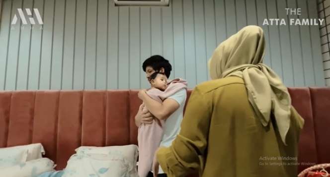 Aksi Kocak Atta Halilintar Memandikan Ameena Pakai Lotion, Aurel Langsung Berkomentar: Pantas Tidak Berbusa