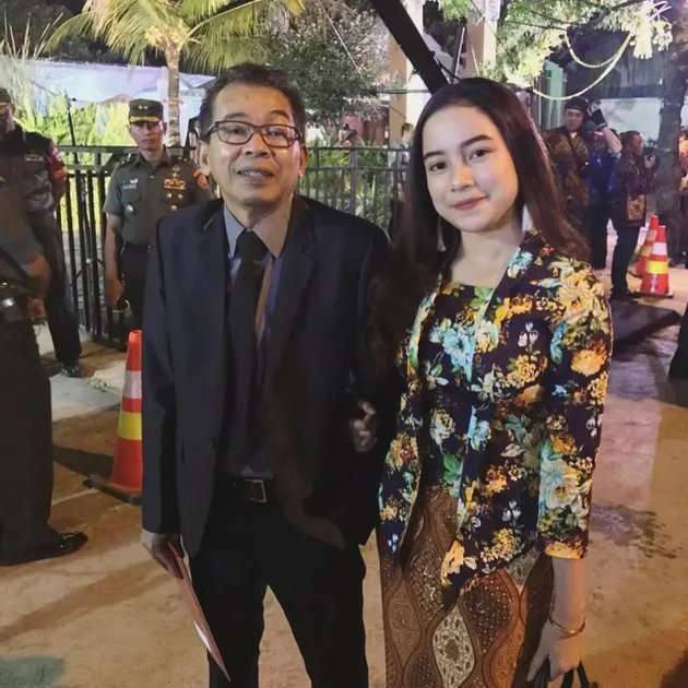 10 Potret Putri Anjani, Anak Komedian Jarwo Kwat yang Jarang Tersorot, Cantik dan Bening Abis!
