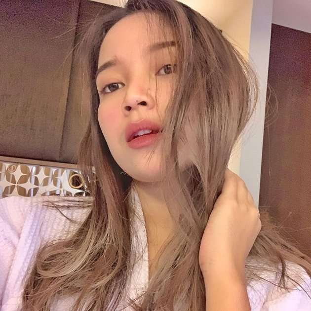10 Potret Putri Anjani, Anak Komedian Jarwo Kwat yang Jarang Tersorot, Cantik dan Bening Abis!