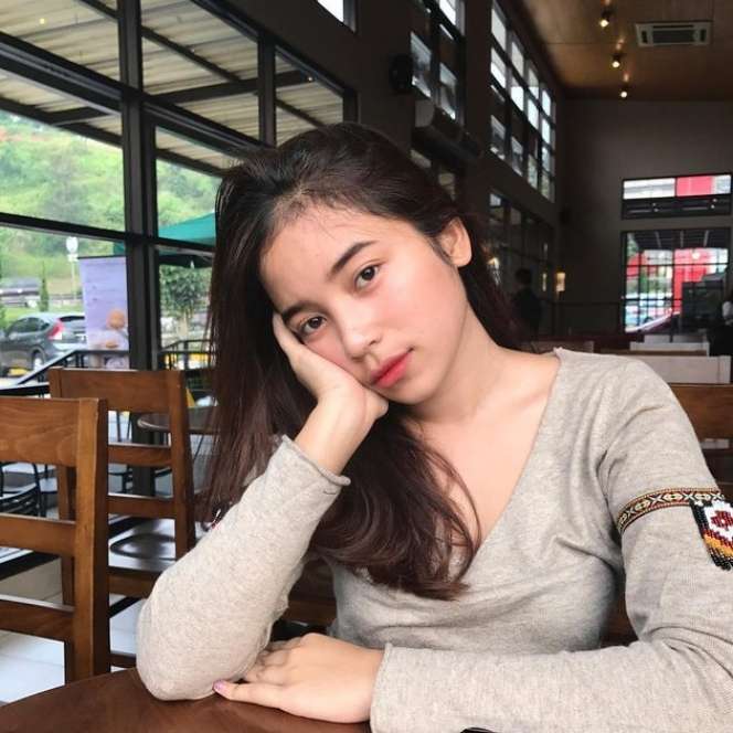 10 Potret Putri Anjani, Anak Komedian Jarwo Kwat yang Jarang Tersorot, Cantik dan Bening Abis!
