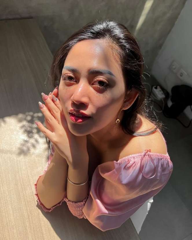 Potret Terbaru Rachel Vennya dengan Style `Cewek Kue`, Kece Banget!