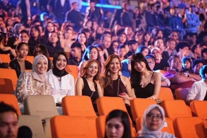 10 Potret Cantik Istri Vincent Rompies yang Jarang Tersorot, Ternyata Profesinya Mentereng!