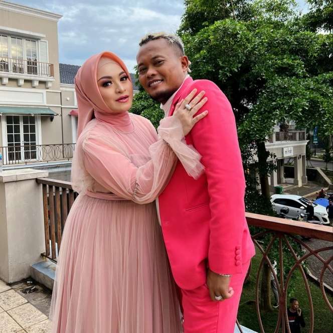 10 Potret Mesra Sule dan Nathalie Holscher, Sempat Bertengkar Hebat, Rujuk Kini Berakhir Gugat Cerai