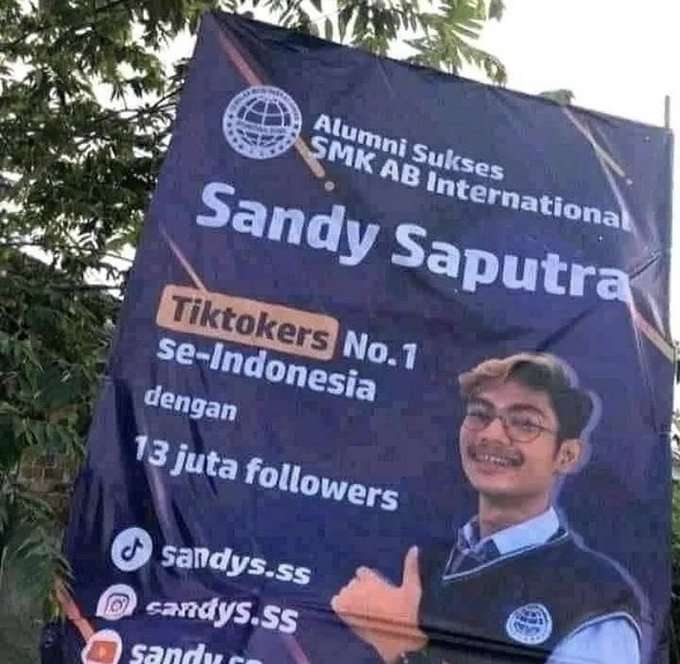 10 Potret Spanduk Ini Bikin Mikir Dua Kali, Dikira Poster Caleg Ternyata…