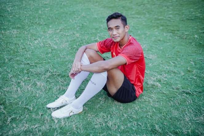 Penampilan Kece Rizky Ridho Ramadhani Saat di Lapangan Curi Perhatian