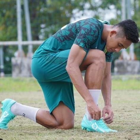 Penampilan Kece Rizky Ridho Ramadhani Saat di Lapangan Curi Perhatian