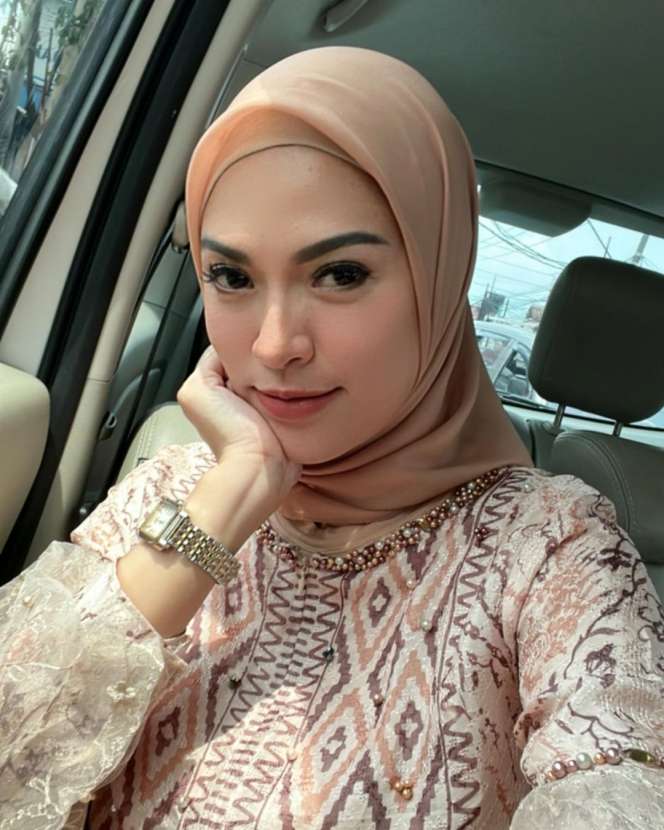 Potret Terbaru Delia Septianti Mantan Vokalis Band Ecoutez, Kini Jualan Sapi