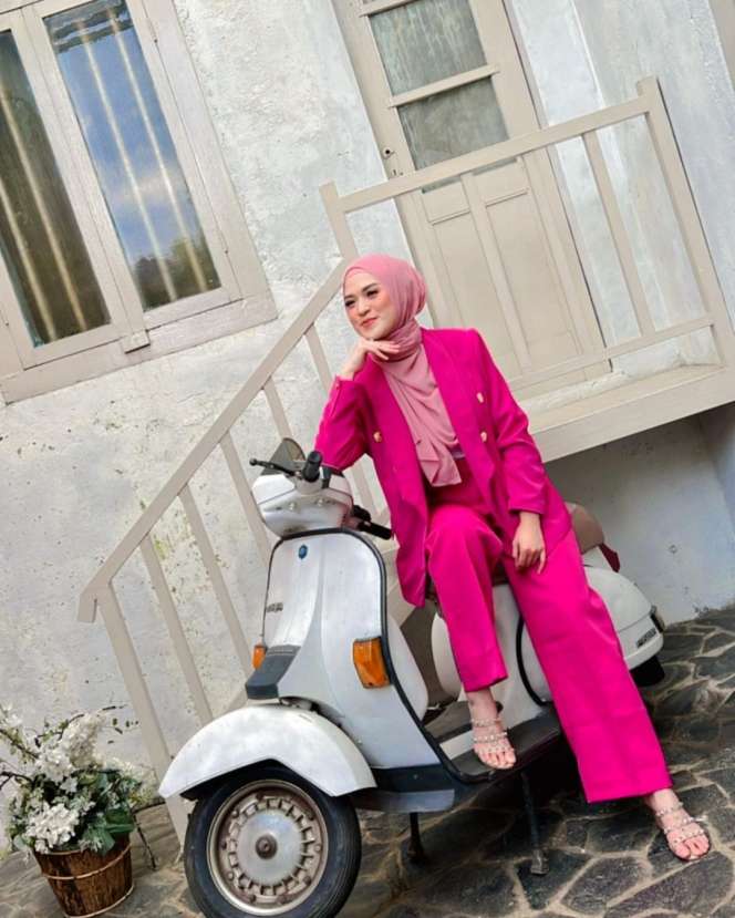 Potret Terbaru Delia Septianti Mantan Vokalis Band Ecoutez, Kini Jualan Sapi